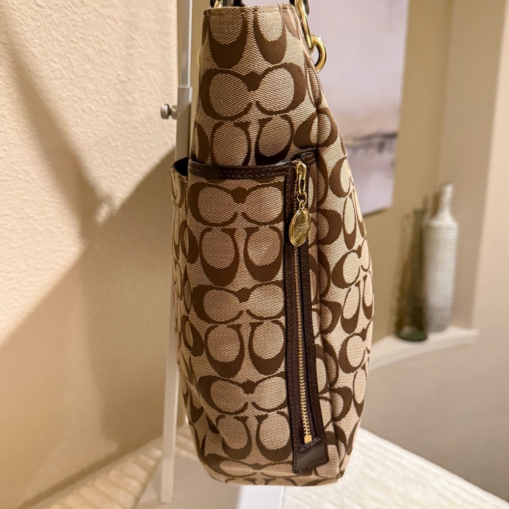 Coach Gallery signature Khaki Tote. F19388 - Picture 9 of 16
